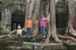 kids at angkor