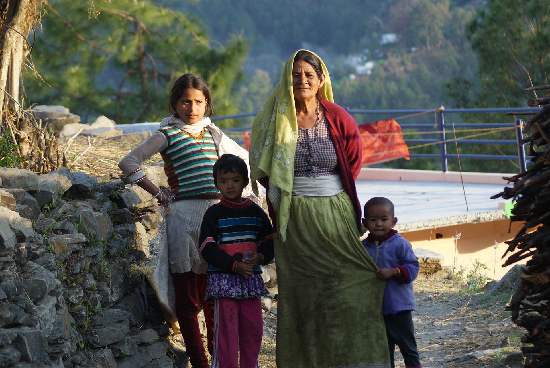 India with Kids 2013: Village to village walking in the Himalayan foothills. Day 1