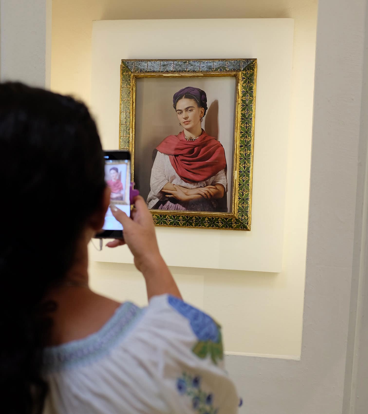 Frida Kahlo painting in Mexico